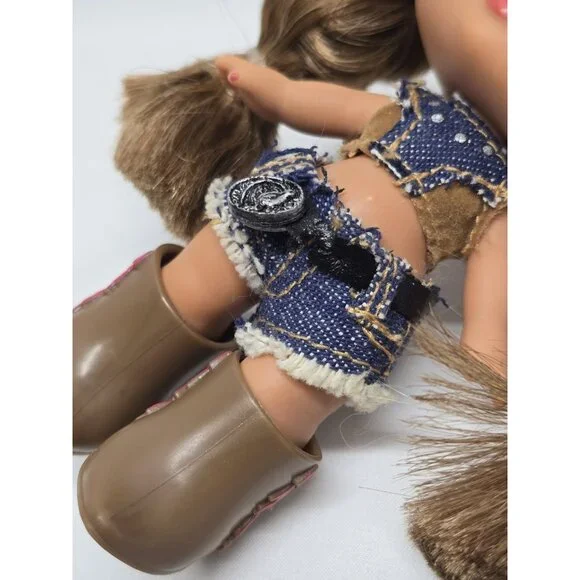 Bratz Babyz Storybook Collection - Yasmins Rodeo Ball Doll- FLAWED BELT- READ - Picture 2 of 12